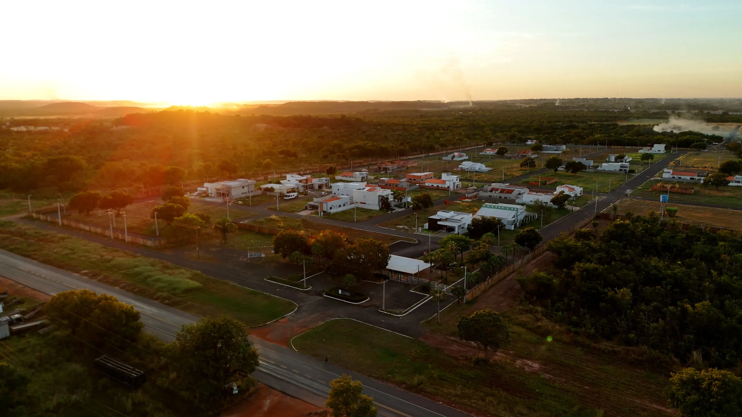 Vista aérea do Village Cajueiro ao pôr do sol